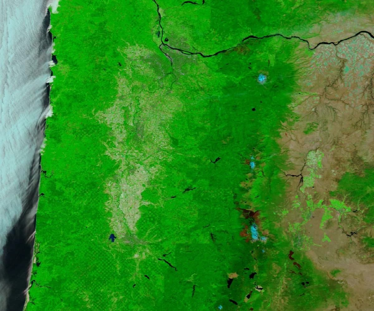 The same western Oregon view on July 19, 2020, before the major September fires