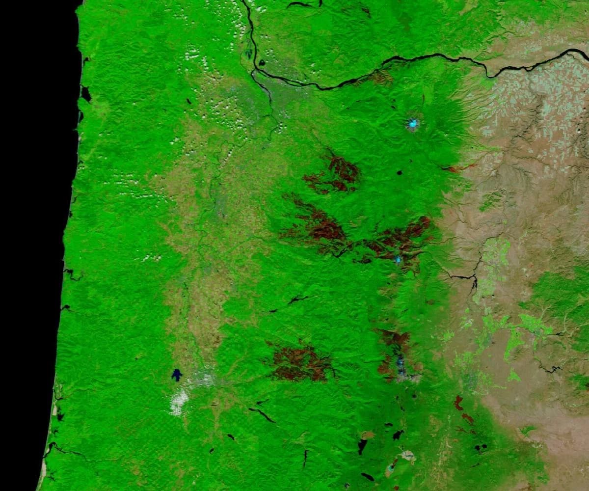 Western Oregon in false-color MODIS imagery on 2020-09-27